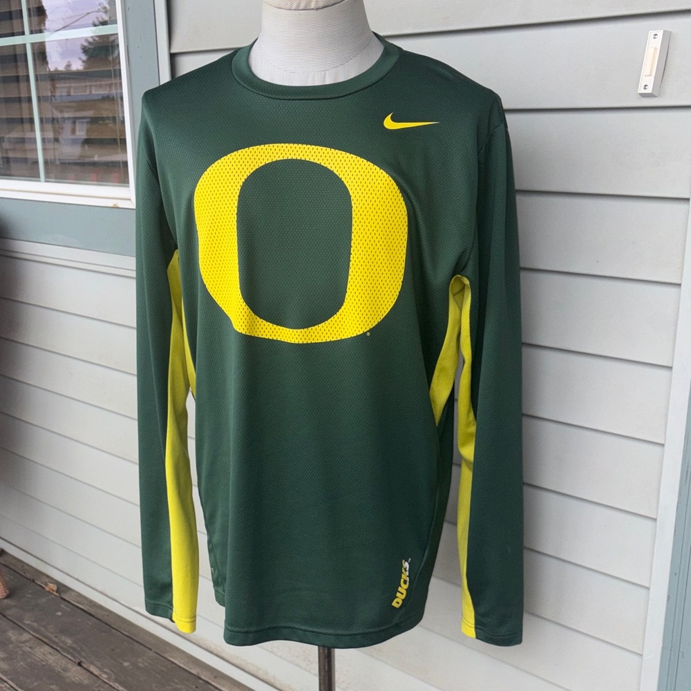 Oregon Ducks Nike Dri-Fit Jersey Style Shirt.  XL. Great condition.